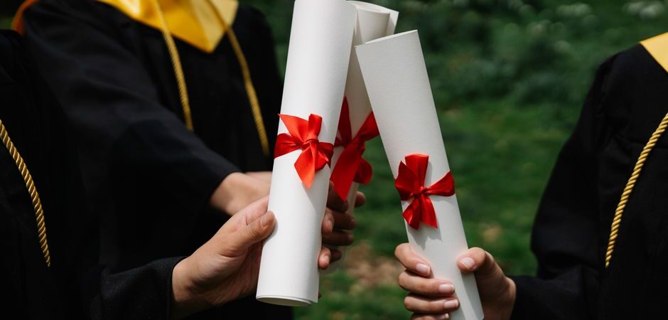 Équivalence de diplômes au Canada en 2026 : guide complet pour faire reconnaître vos qualifications étrangères