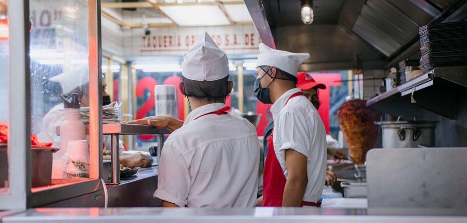 Travailleurs en restauration au Canada en 2026 : guide complet pour immigrer et obtenir la résidence permanente