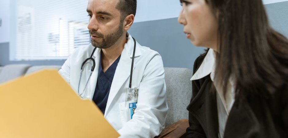 Médecins immigrants au Canada en 2026 : guide complet pour exercer votre profession et obtenir la résidence permanente