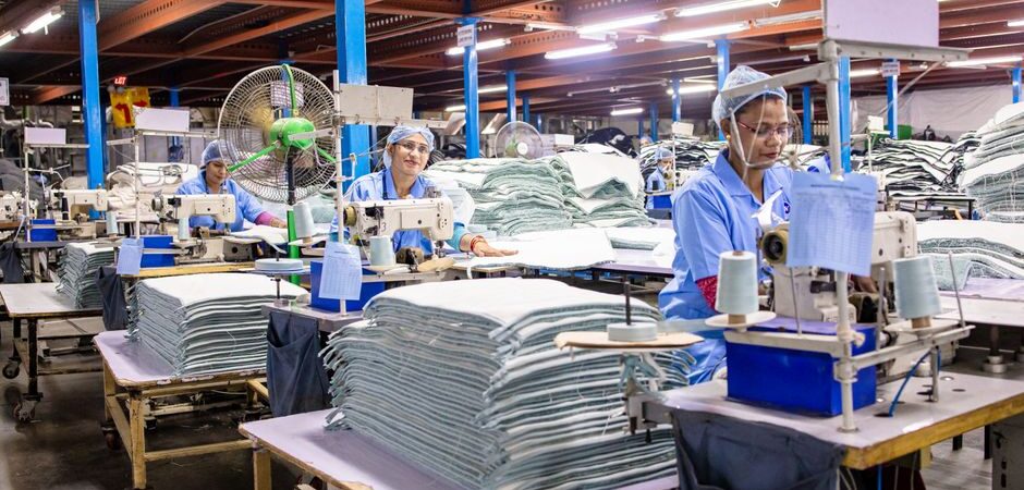 Travailleurs en manufacture au Canada en 2026 : guide complet pour immigrer et obtenir la résidence permanente