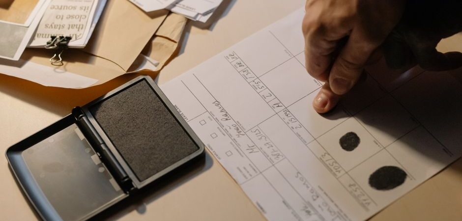 Casier judiciaire et immigration au Canada en 2026 : guide complet pour surmonter une interdiction de territoire