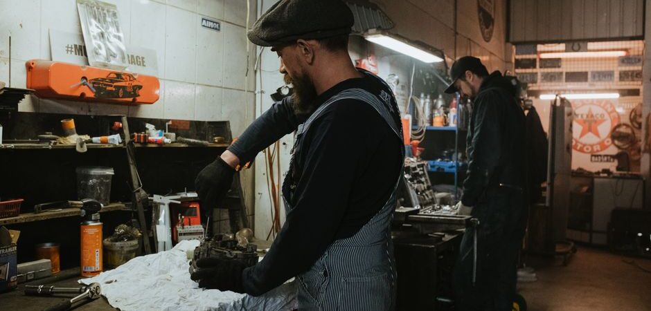 Mécaniciens immigrants au Canada en 2026 : guide complet pour exercer votre métier et obtenir la résidence permanente