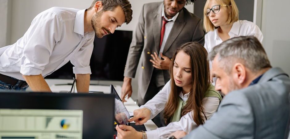 Intégration professionnelle au Canada en 2026 : guide complet pour immigrants qui cherchent leur premier emploi